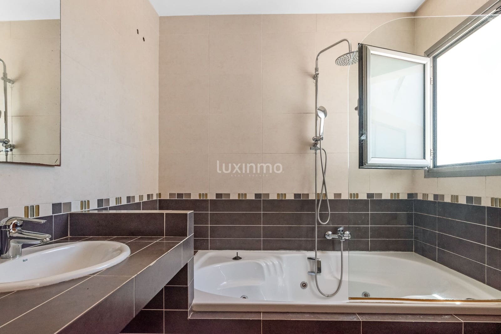 Chalet de 4 habitaciones en Altea en venta con piscina garaje - 850.000 € (Ref: 9479046)