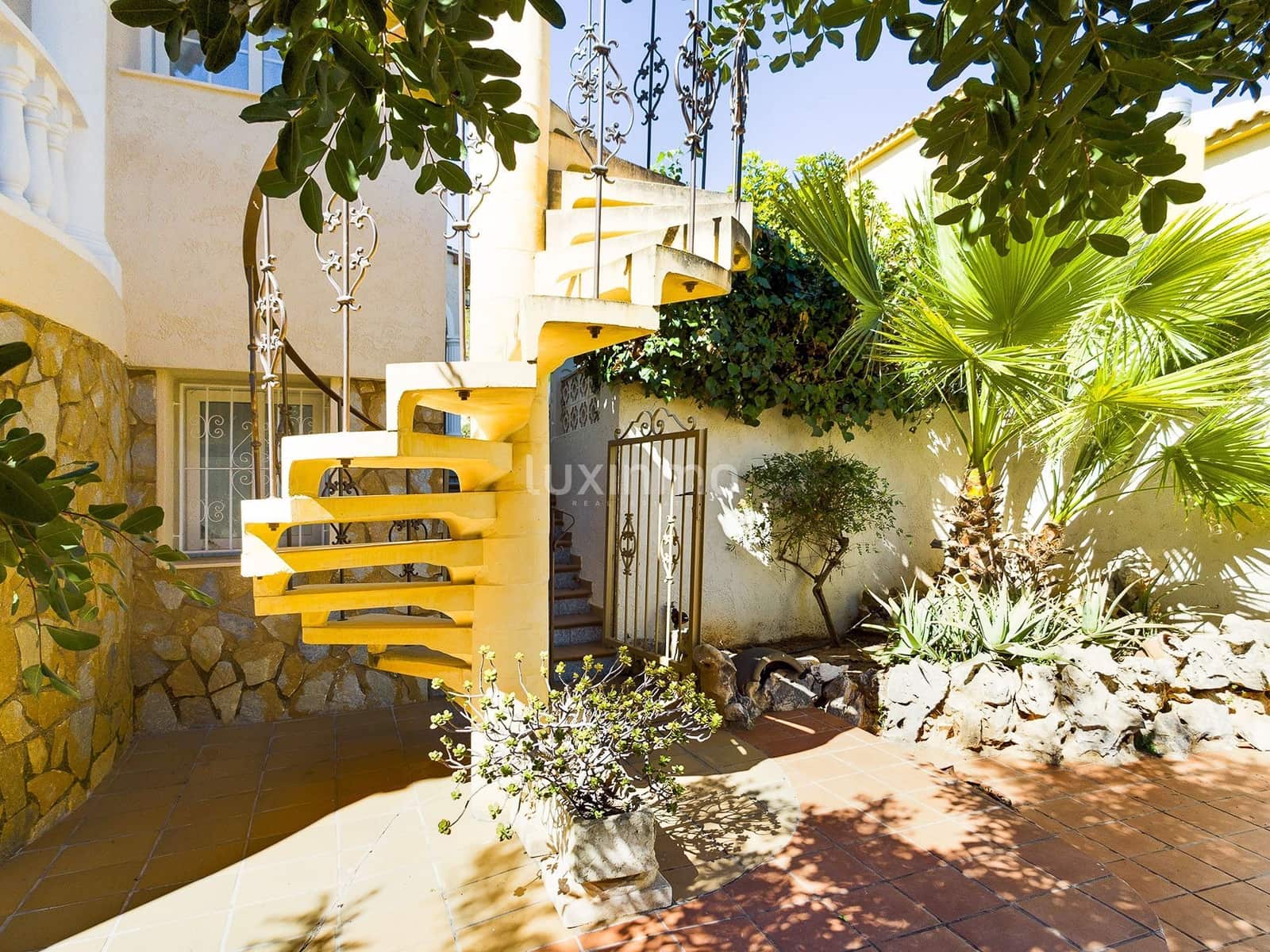 5 bedroom Villa for sale in Calpe / Calp with pool garage - € 625,000 (Ref: 9480889)