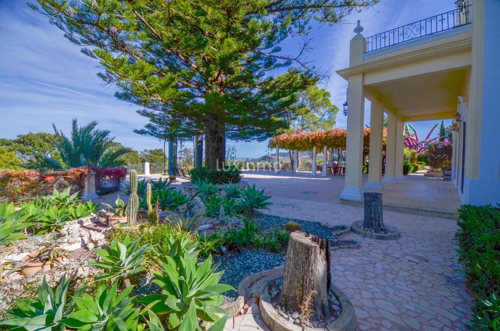 Chalet de 7 habitaciones en Pego en venta con piscina garaje - 995.000 € (Ref: 9481732)