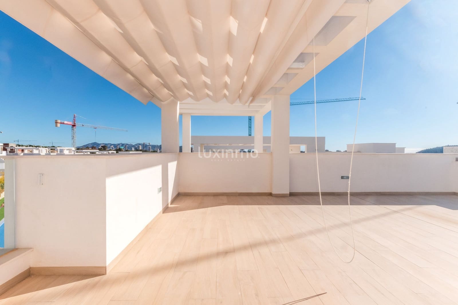 Apartamento de 2 habitaciones en Finestrat en alquiler con piscina garaje - 1.600 € (Ref: 9483945)