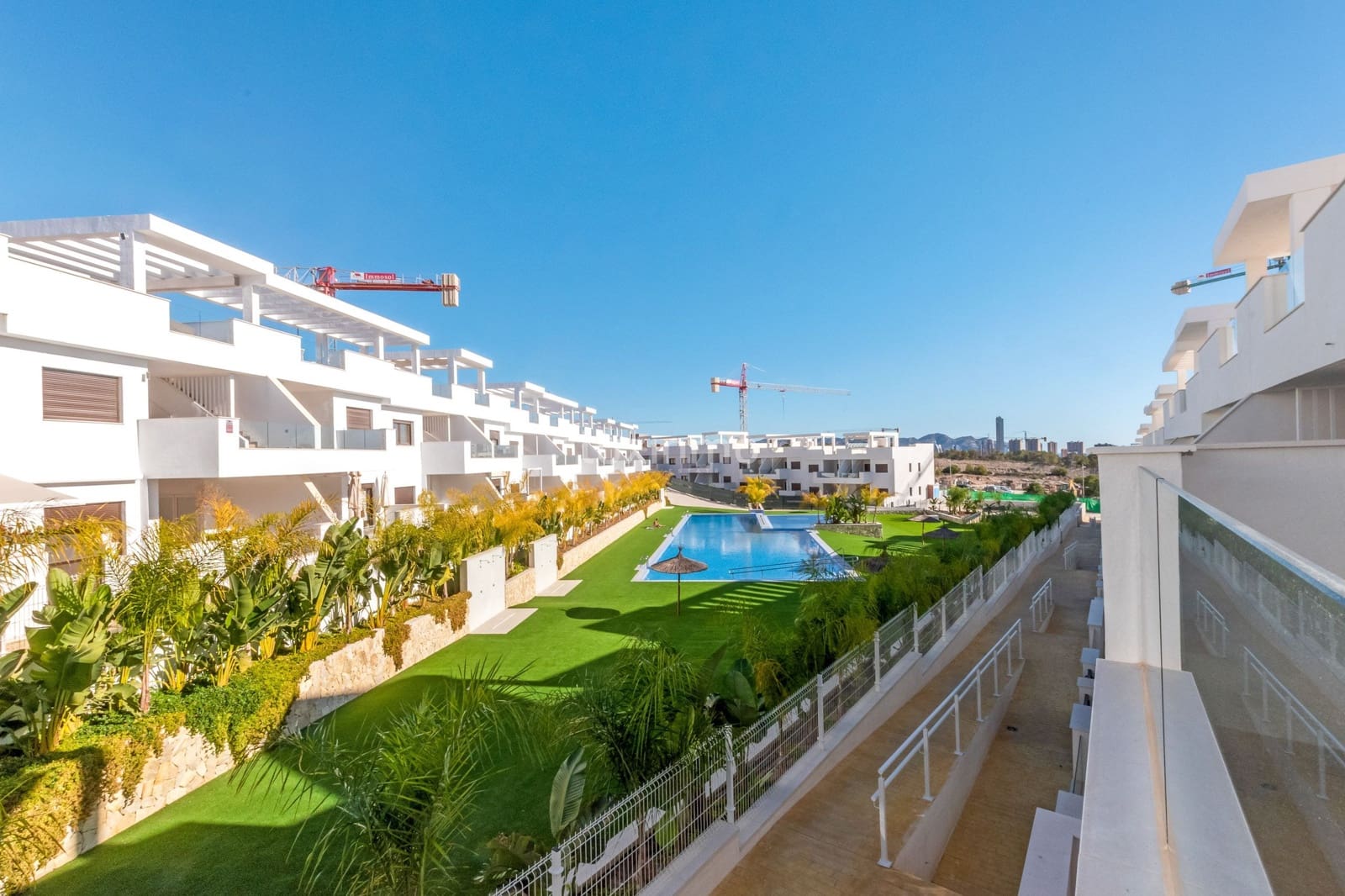 Apartamento de 2 habitaciones en Finestrat en alquiler con piscina garaje - 1.600 € (Ref: 9483945)