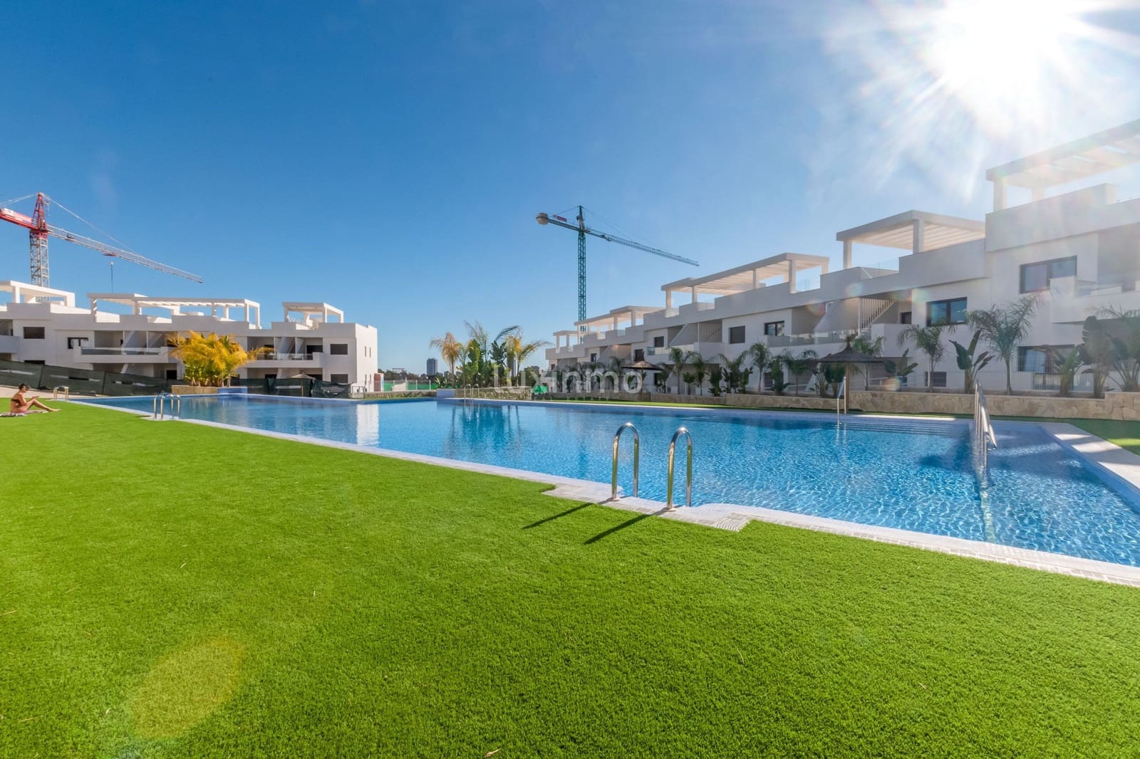 Apartamento de 2 habitaciones en Finestrat en alquiler con piscina garaje - 1.600 € (Ref: 9483945)