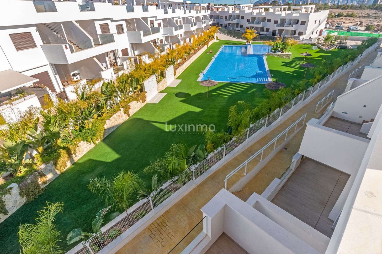Apartamento de 2 habitaciones en Finestrat en alquiler con piscina garaje - 1.600 € (Ref: 9483945)
