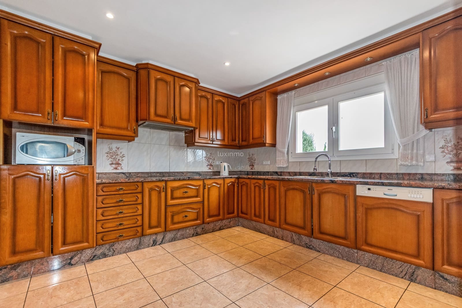 3 bedroom Villa for sale in Altea with pool garage - € 1,100,000 (Ref: 9484068)