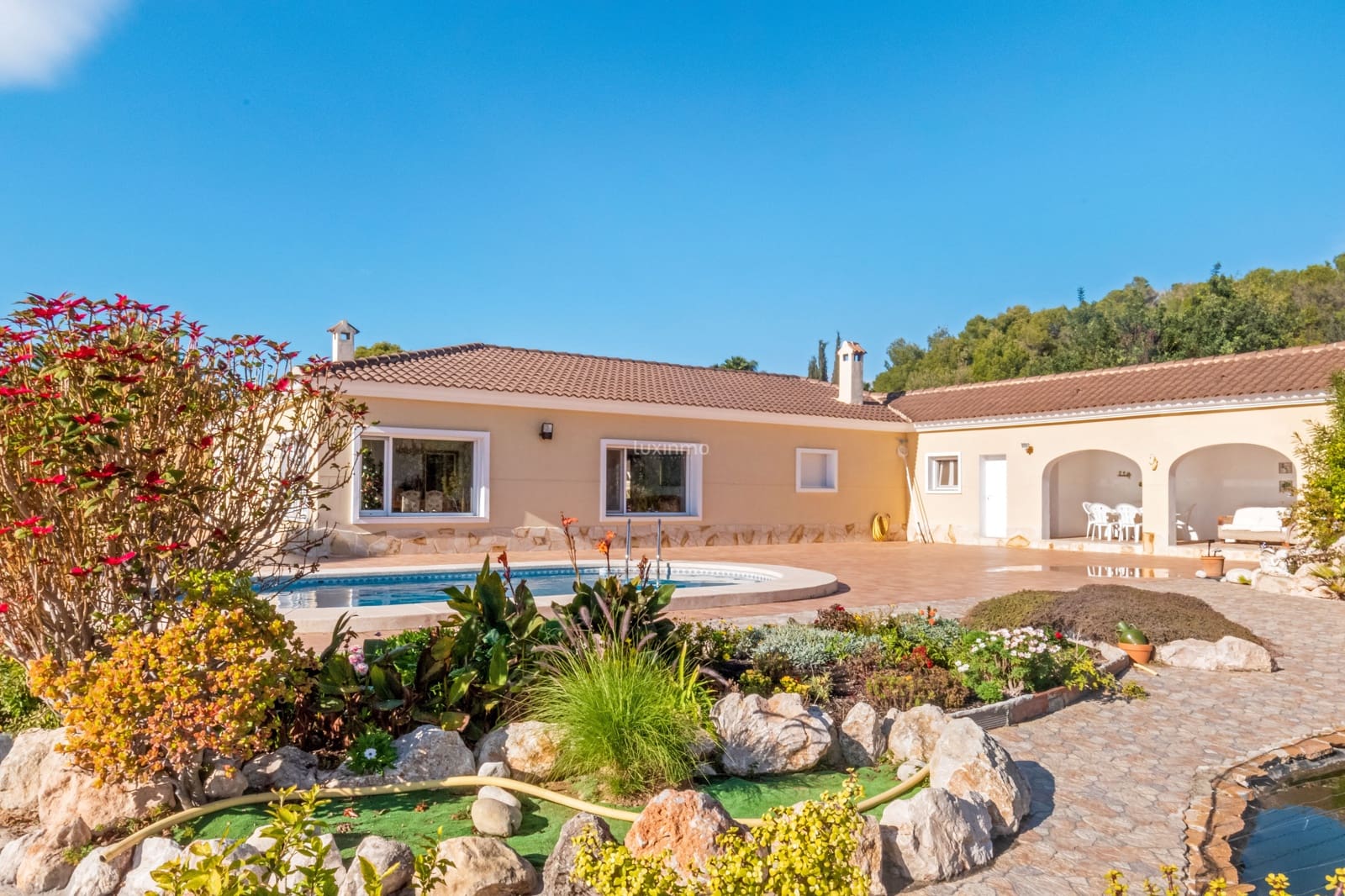 3 bedroom Villa for sale in Altea with pool garage - € 1,100,000 (Ref: 9484068)