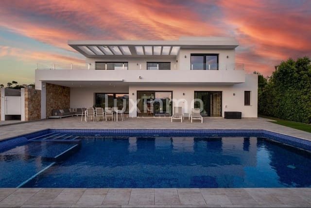 4 makuuhuone Huvila myytävänä paikassa Teulada Pueblo, Teulada-Moraira mukana uima-altaan 
autotalli - 2 350 000 € (Ref: 9489826)