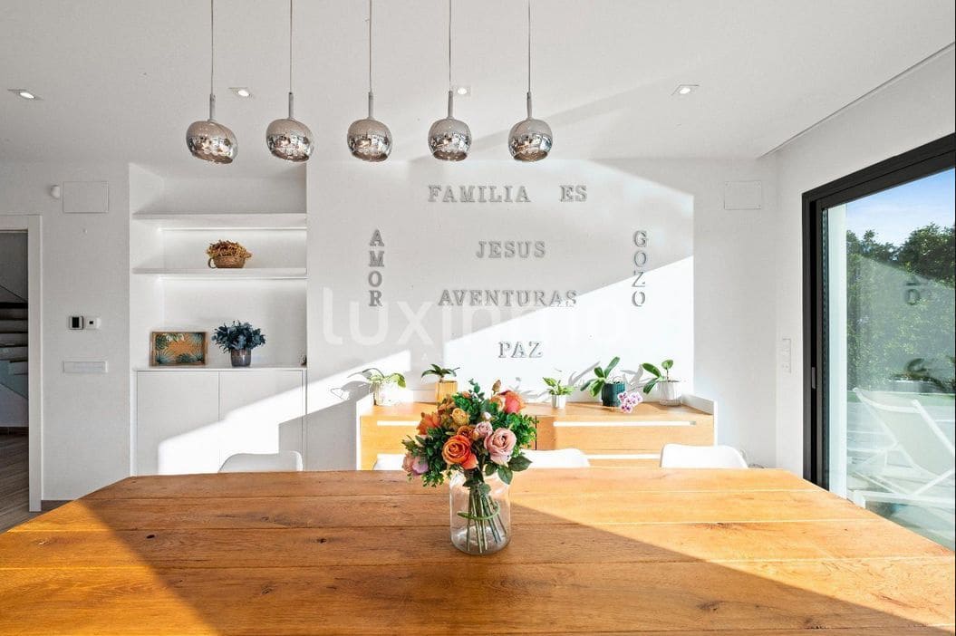 4 bedroom Villa for sale in Teulada with pool garage - € 2,350,000 (Ref: 9489826)