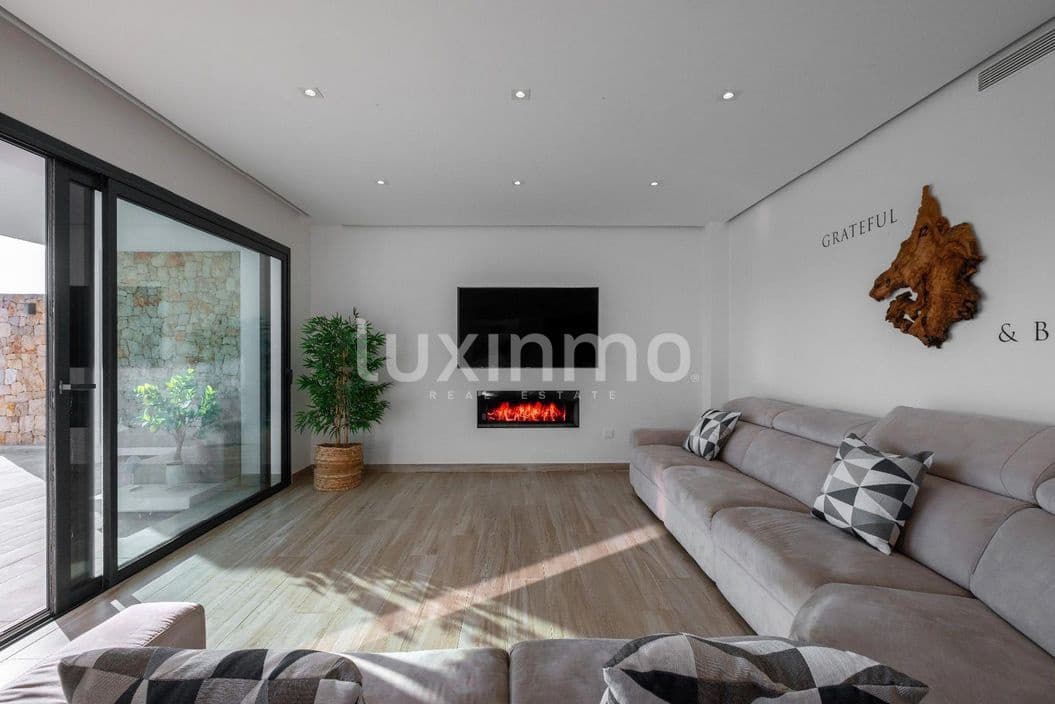 4 bedroom Villa for sale in Teulada with pool garage - € 2,350,000 (Ref: 9489826)