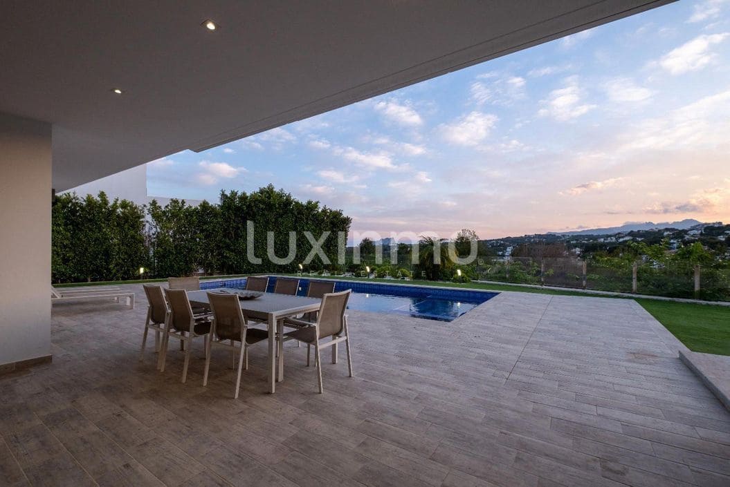 4 bedroom Villa for sale in Teulada with pool garage - € 2,350,000 (Ref: 9489826)