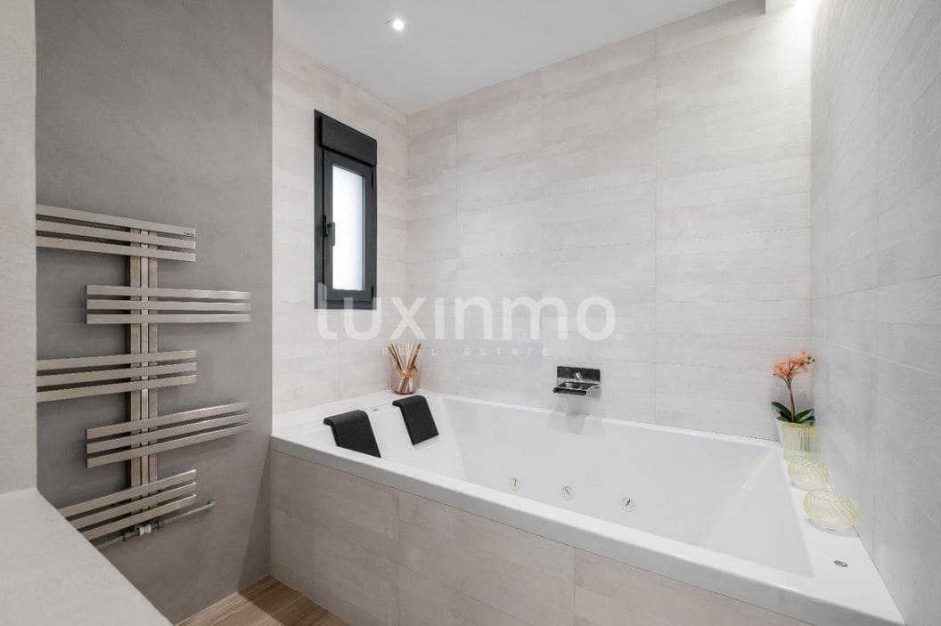 4 bedroom Villa for sale in Teulada with pool garage - € 2,350,000 (Ref: 9489826)