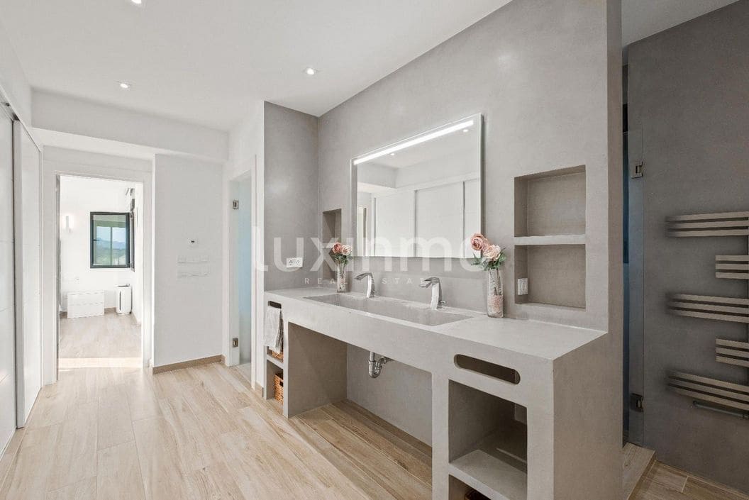 4 bedroom Villa for sale in Teulada with pool garage - € 2,350,000 (Ref: 9489826)