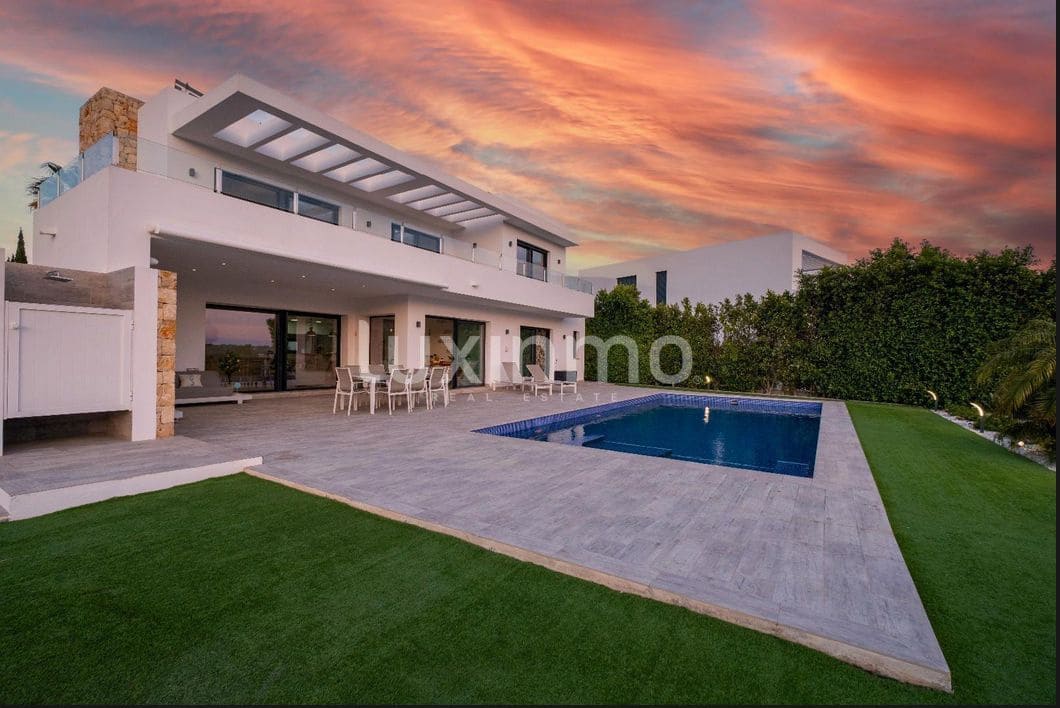 4 bedroom Villa for sale in Teulada with pool garage - € 2,350,000 (Ref: 9489826)