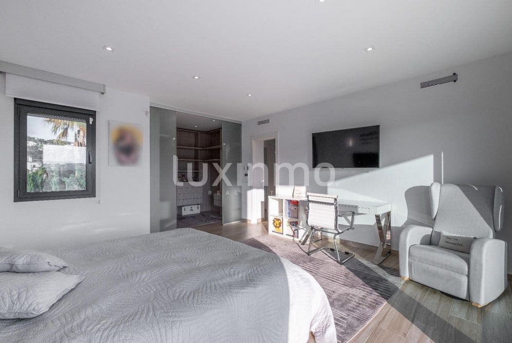 4 bedroom Villa for sale in Teulada with pool garage - € 2,350,000 (Ref: 9489826)