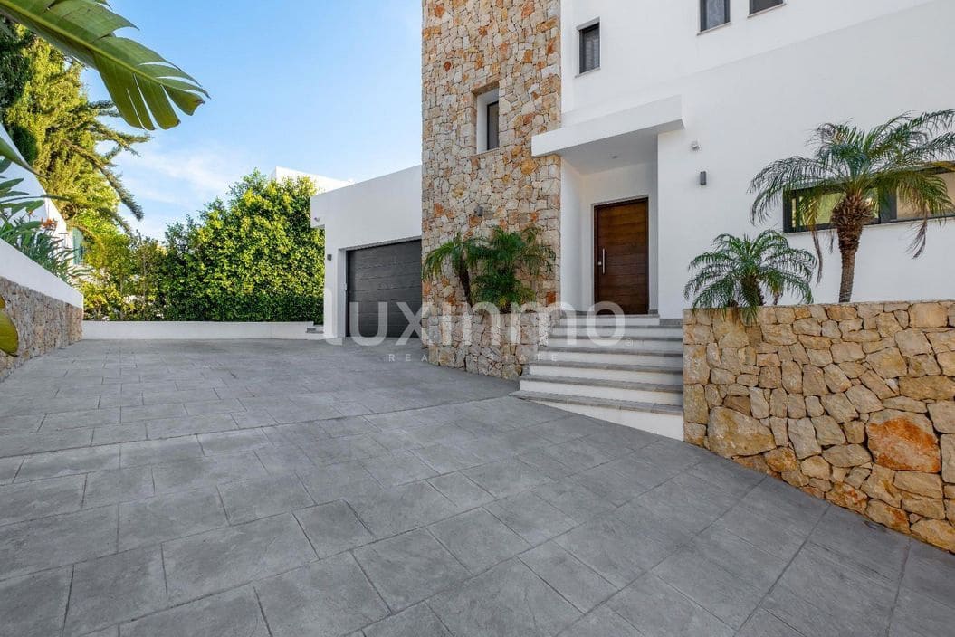 4 bedroom Villa for sale in Teulada with pool garage - € 2,350,000 (Ref: 9489826)