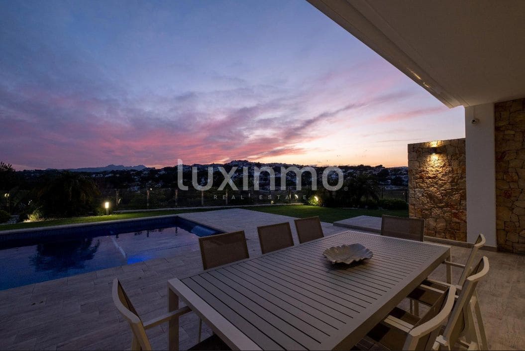 4 bedroom Villa for sale in Teulada with pool garage - € 2,350,000 (Ref: 9489826)