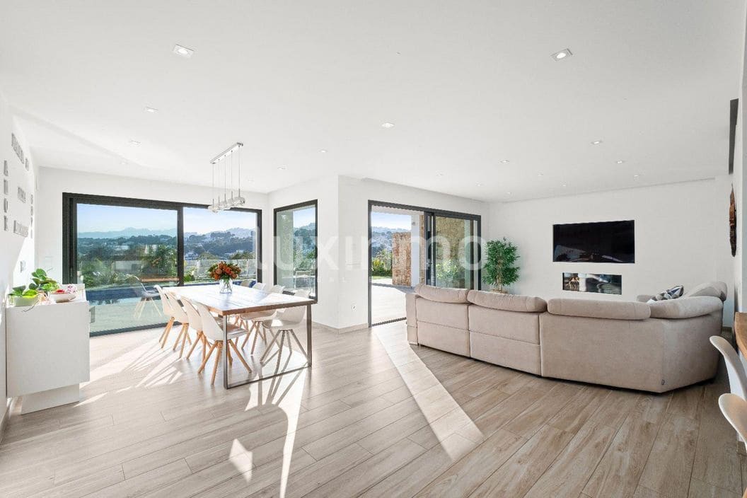 4 bedroom Villa for sale in Teulada with pool garage - € 2,350,000 (Ref: 9489826)