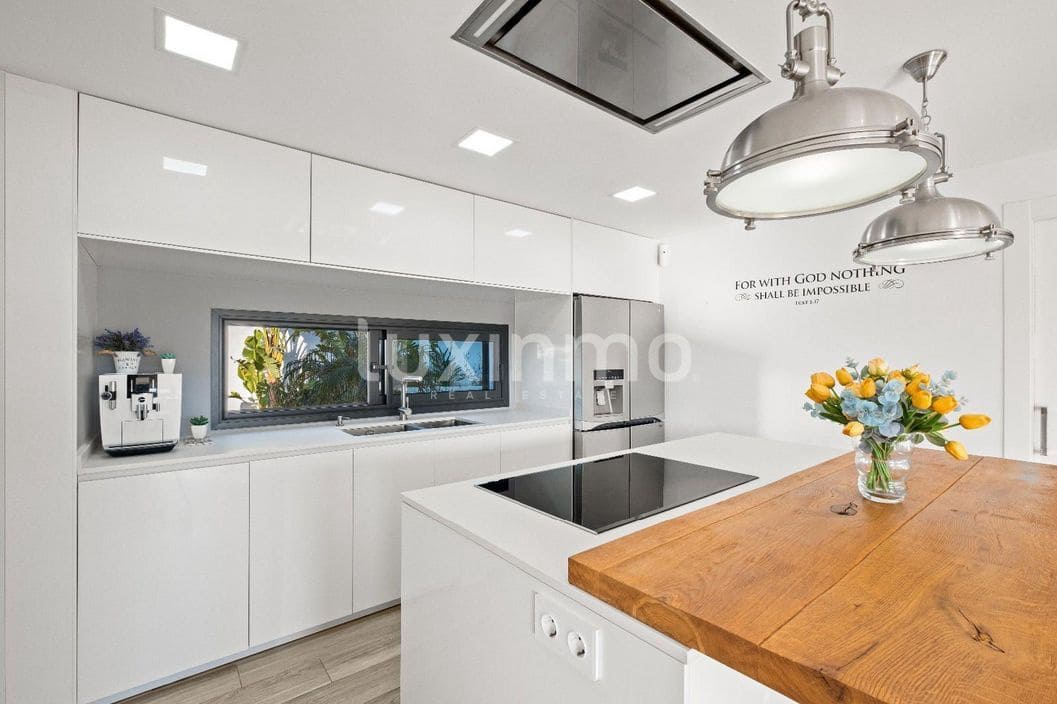 4 bedroom Villa for sale in Teulada with pool garage - € 2,350,000 (Ref: 9489826)