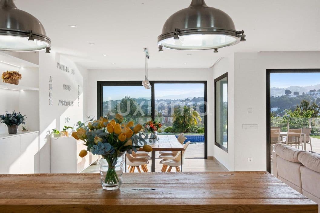 4 bedroom Villa for sale in Teulada with pool garage - € 2,350,000 (Ref: 9489826)