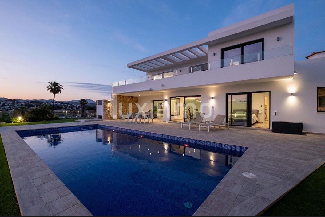 4 bedroom Villa for sale in Teulada with pool garage - € 2,350,000 (Ref: 9489826)