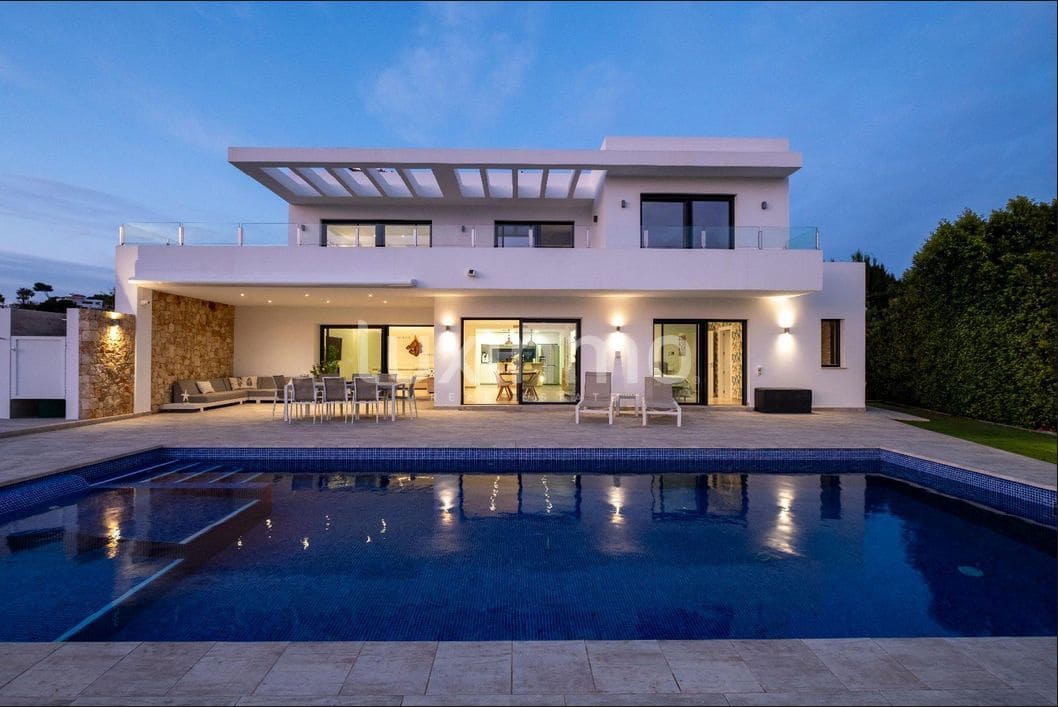4 bedroom Villa for sale in Teulada with pool garage - € 2,350,000 (Ref: 9489826)