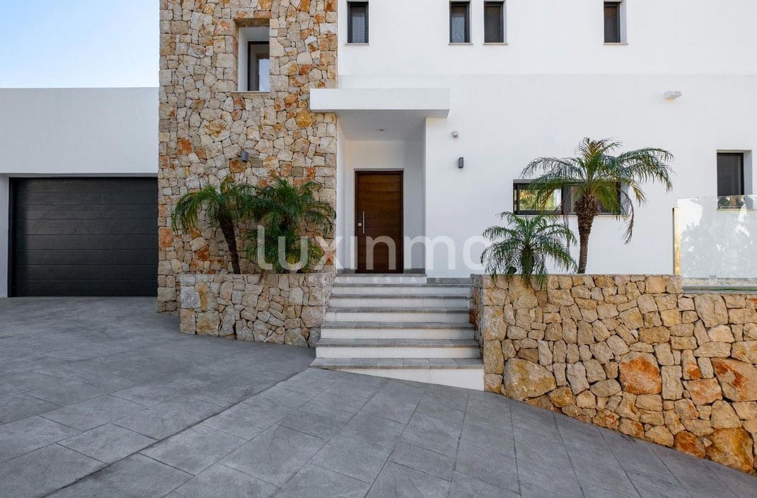 4 bedroom Villa for sale in Teulada with pool garage - € 2,350,000 (Ref: 9489826)