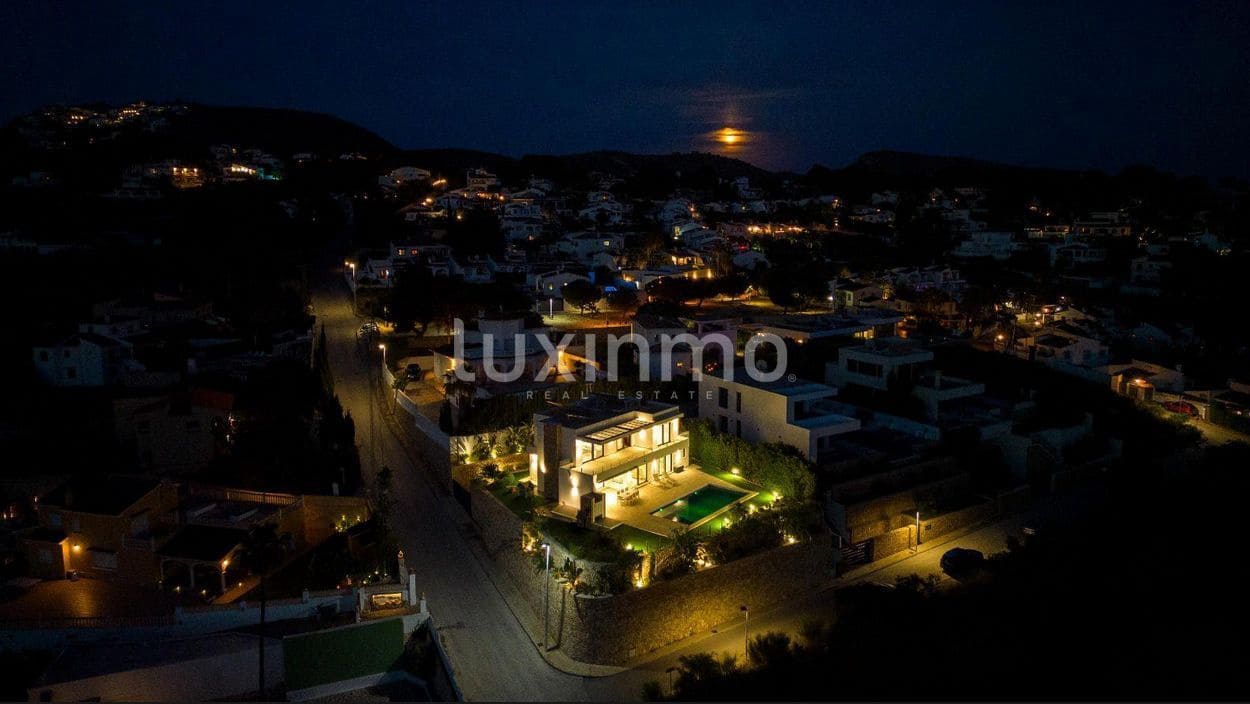 4 bedroom Villa for sale in Teulada with pool garage - € 2,350,000 (Ref: 9489826)