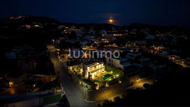 4 makuuhuone Huvila myytävänä paikassa Teulada Pueblo, Teulada-Moraira mukana uima-altaan 
autotalli - 2 350 000 € (Ref: 9489826)