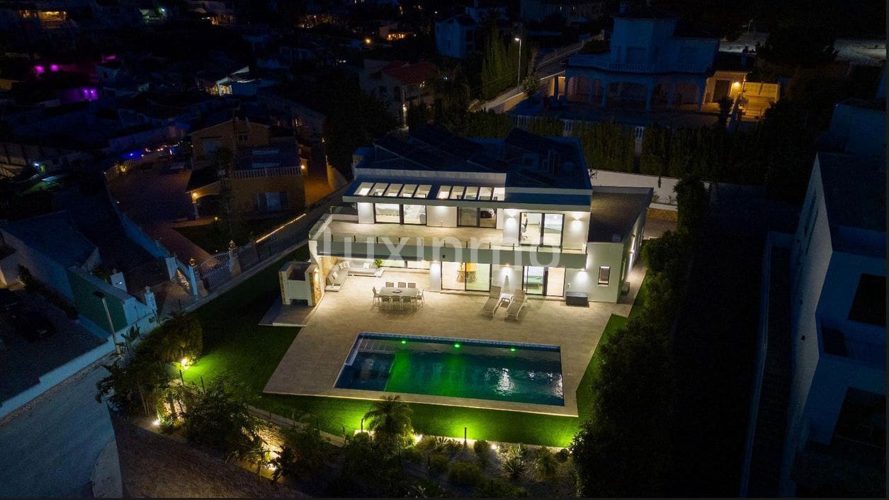 4 bedroom Villa for sale in Teulada with pool garage - € 2,350,000 (Ref: 9489826)