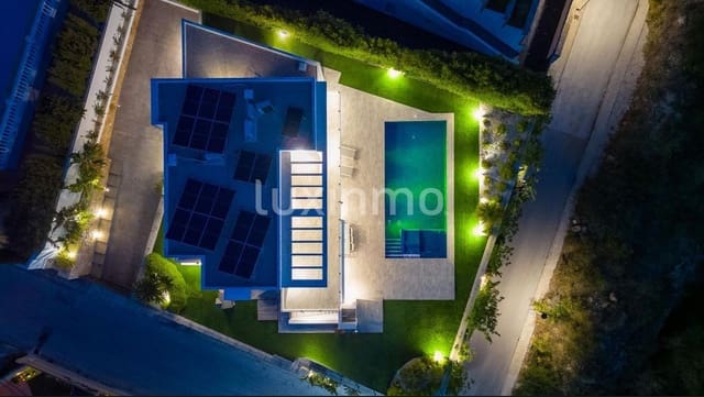 4 makuuhuone Huvila myytävänä paikassa Teulada Pueblo, Teulada-Moraira mukana uima-altaan 
autotalli - 2 350 000 € (Ref: 9489826)