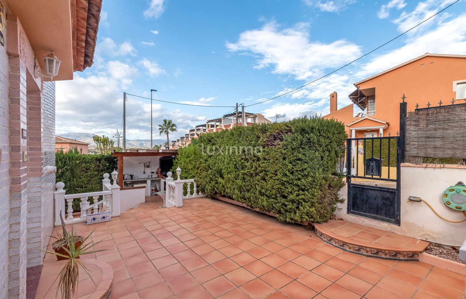 5 bedroom Villa for sale in Alfaz del Pi / L'Alfas del Pi with pool - € 540,000 (Ref: 9494207)