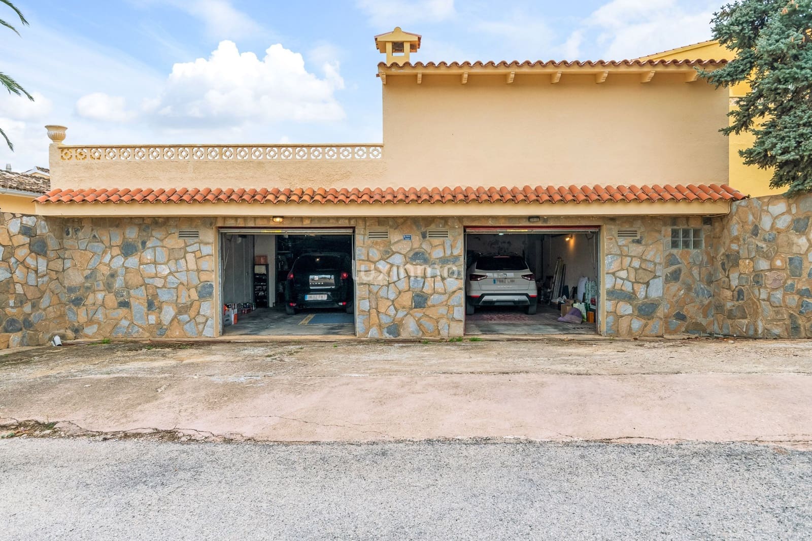 5 bedroom Villa for sale in Alfaz del Pi / L'Alfas del Pi with pool garage - € 725,000 (Ref: 9494211)