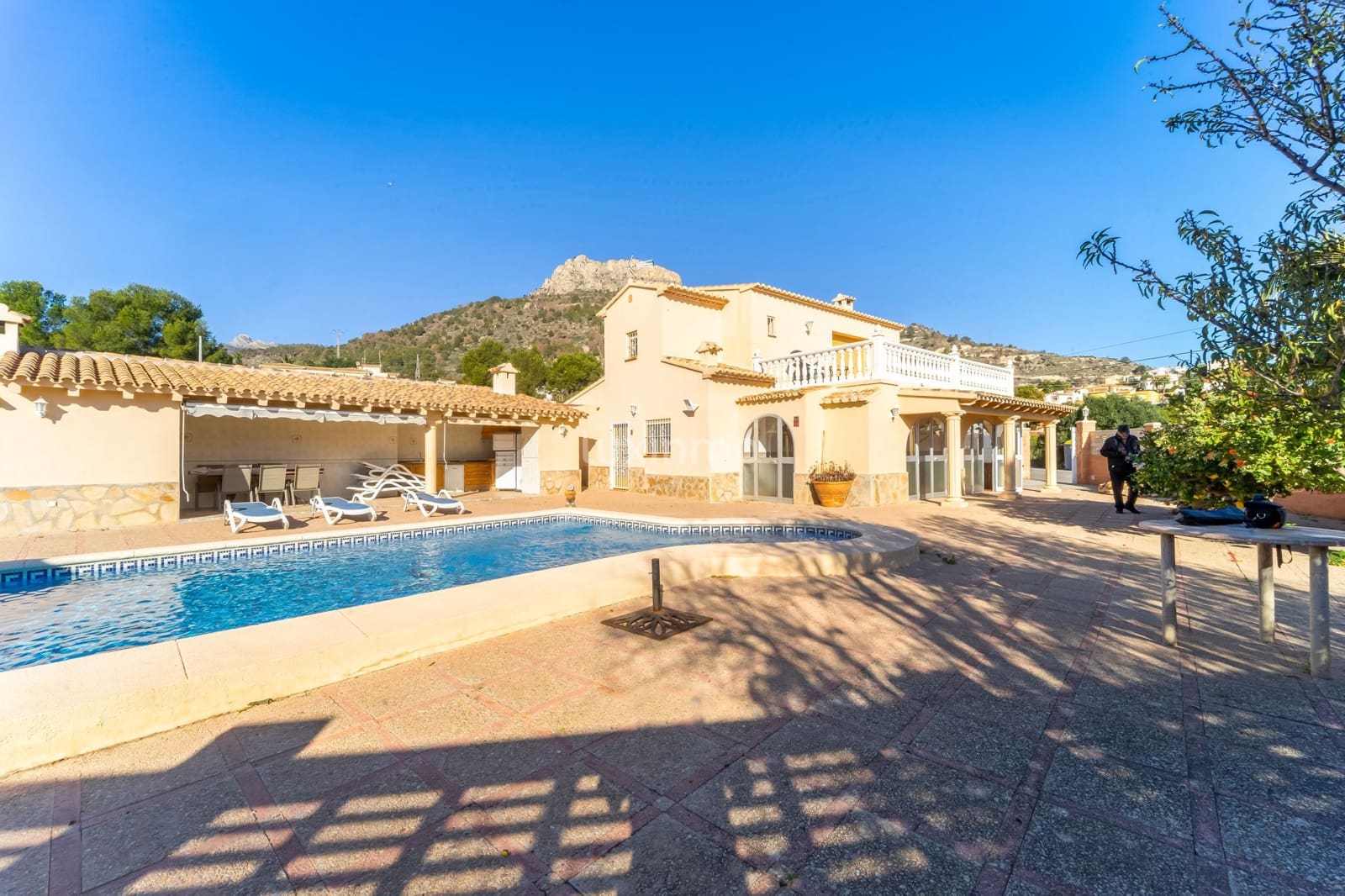 5 bedroom Villa for sale in Calpe / Calp with pool garage - € 649,000 (Ref: 9498111)