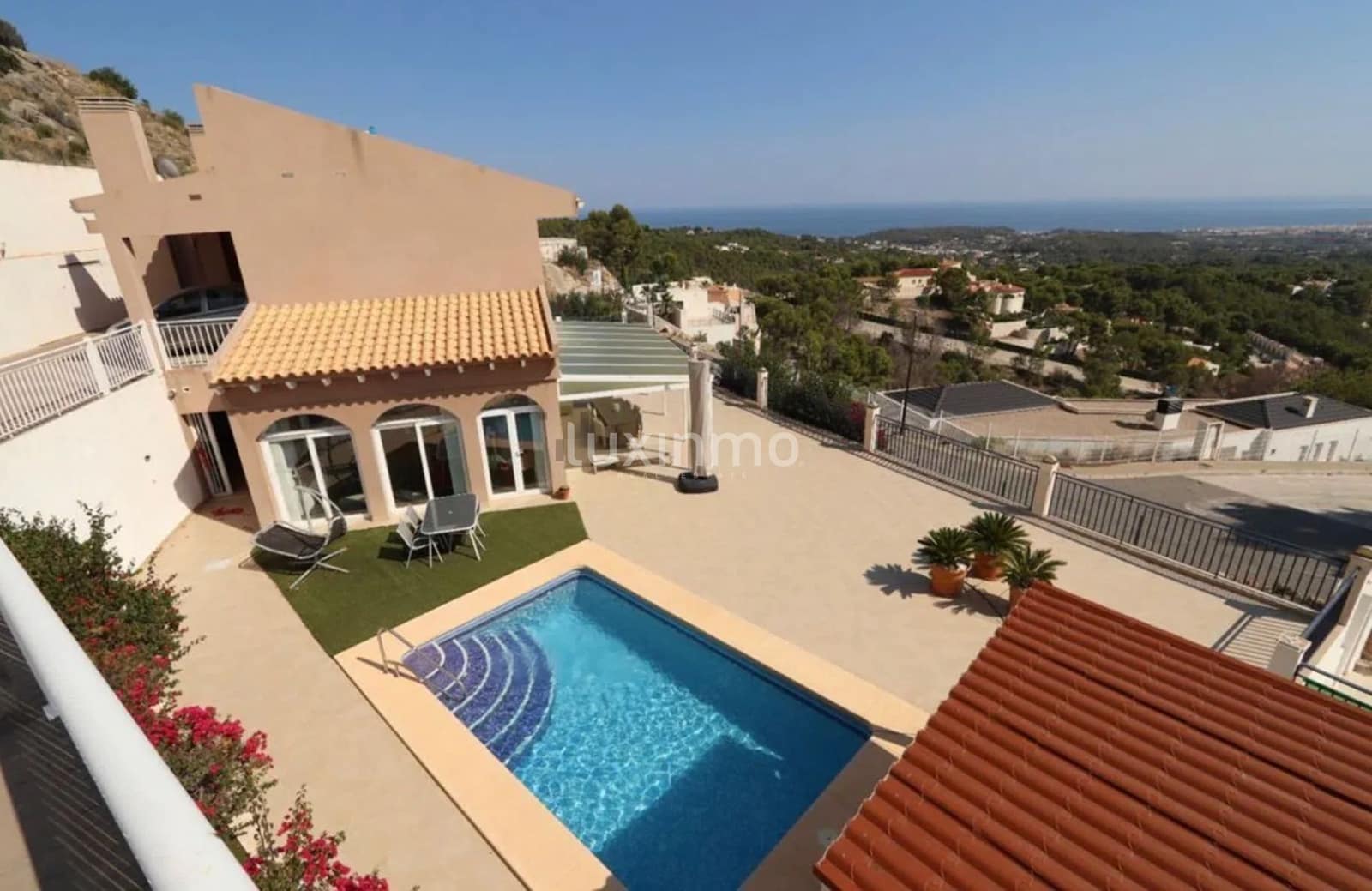 3 bedroom Villa for sale in Altea with pool garage - € 775,000 (Ref: 9499598)