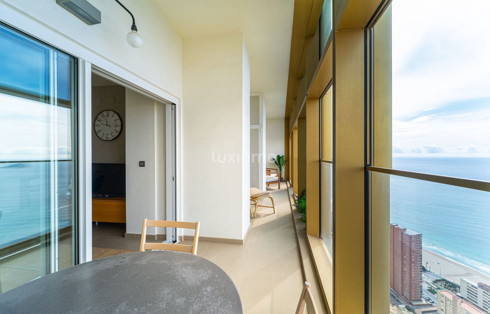 2 bedroom Apartment for sale in Benidorm with garage - € 495,000 (Ref: 9500998)