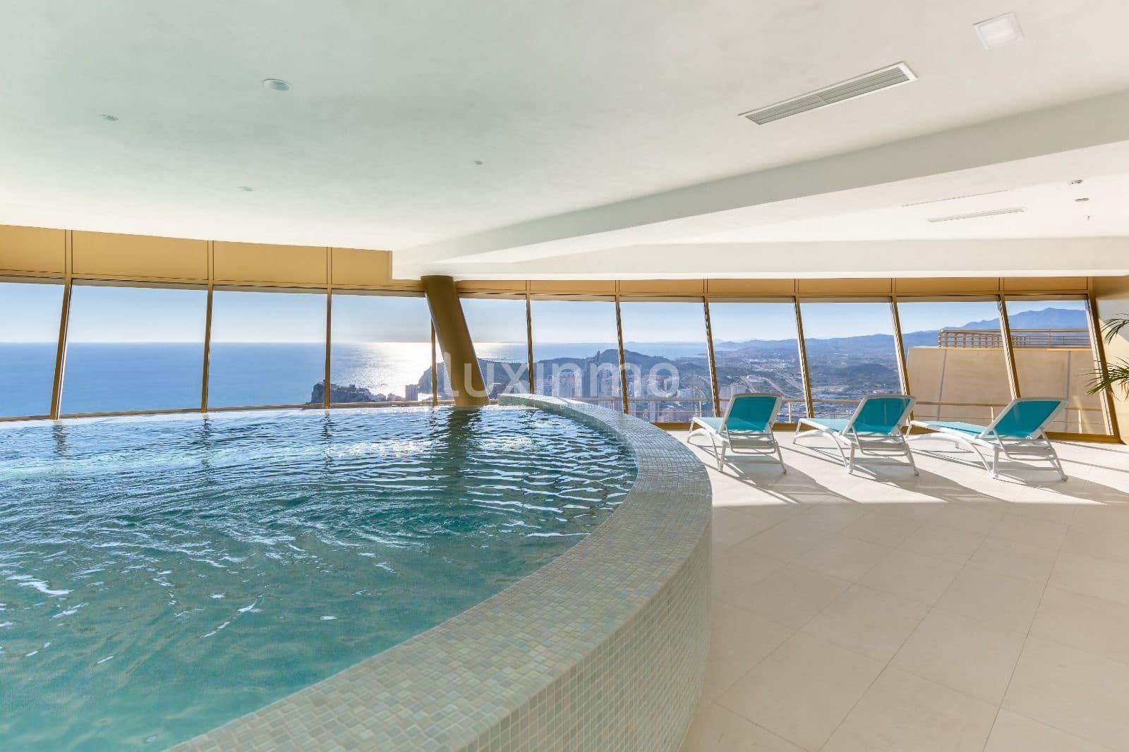 2 bedroom Apartment for sale in Benidorm with garage - € 495,000 (Ref: 9500998)