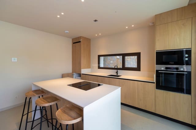 3 soveværelse Villa til salg i Moraira, Teulada-Moraira med swimmingpool garage - € 1.690.000 (Ref: 9504708)