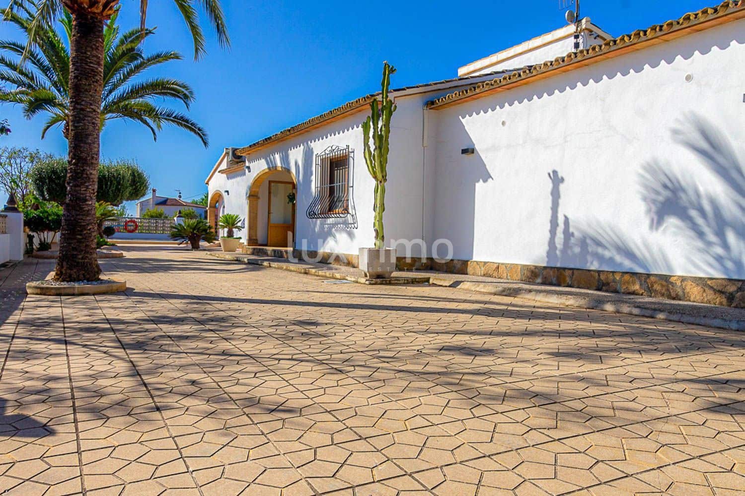 3 bedroom Villa for sale in Calpe / Calp with pool garage - € 850,000 (Ref: 9508164)