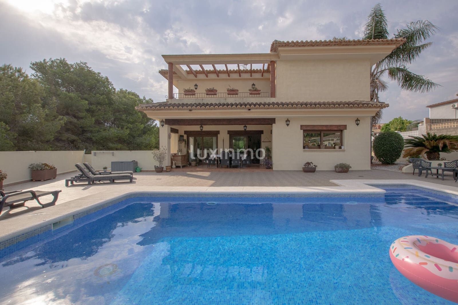 4 bedroom Villa for sale in Calpe / Calp with pool garage - € 790,000 (Ref: 9508174)