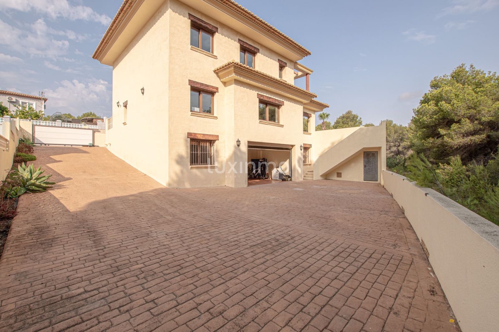 4 bedroom Villa for sale in Calpe / Calp with pool garage - € 790,000 (Ref: 9508174)