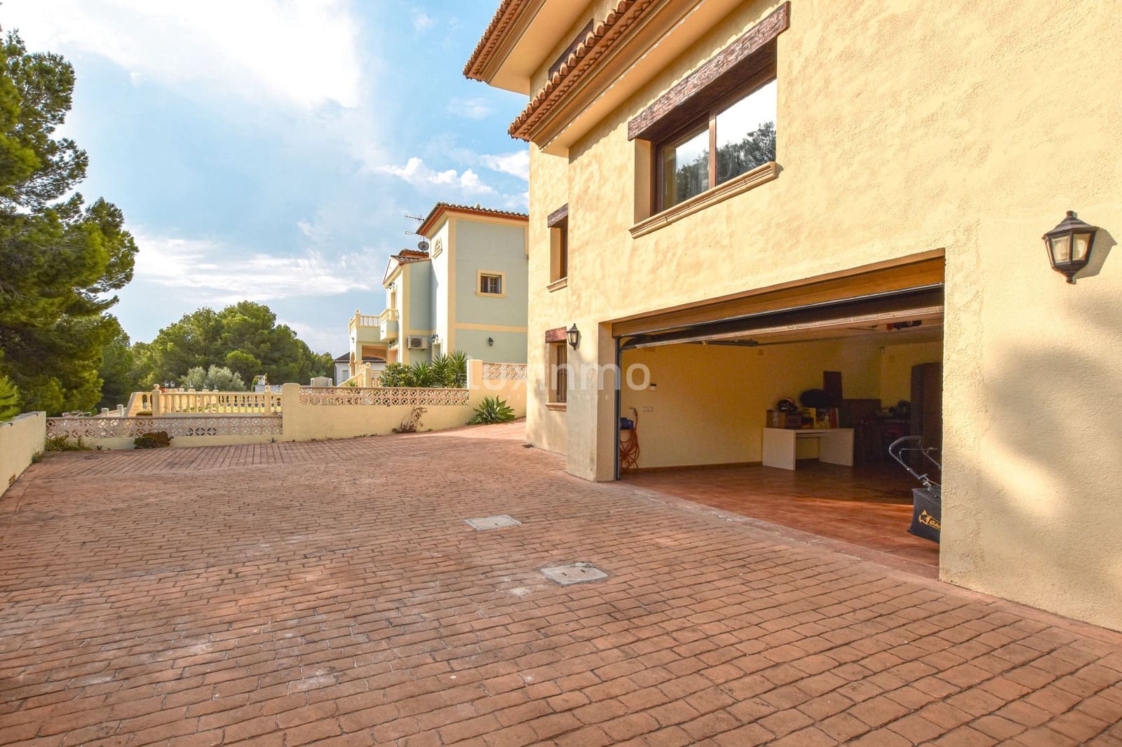 4 bedroom Villa for sale in Calpe / Calp with pool garage - € 790,000 (Ref: 9508174)