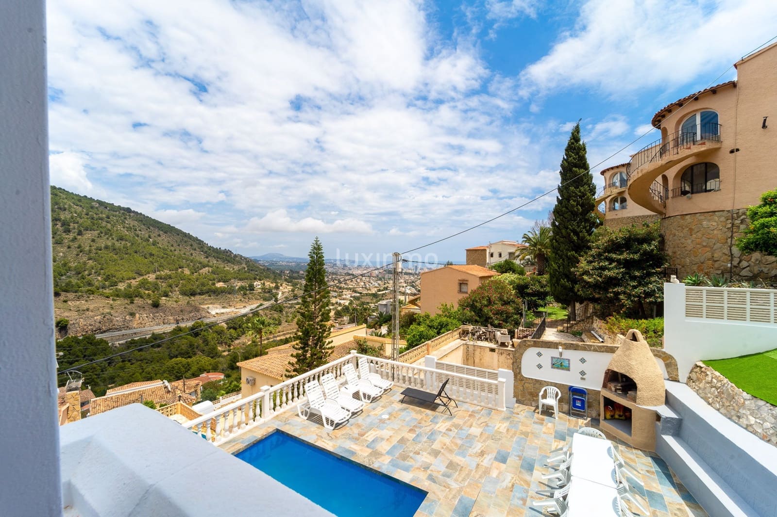 6 bedroom Villa for sale in Calpe / Calp with pool garage - € 950,000 (Ref: 9508189)