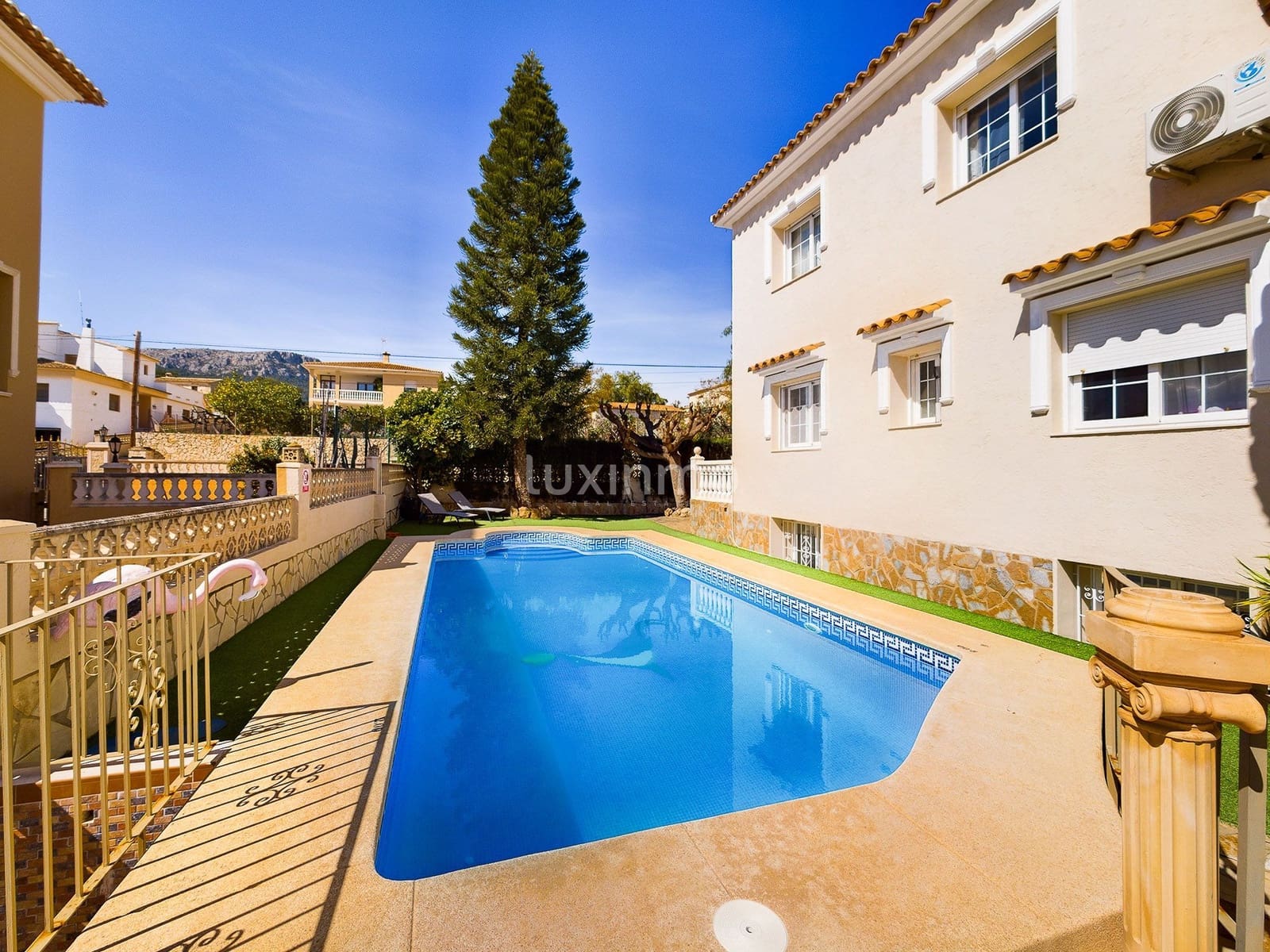5 bedroom Villa for sale in Calpe / Calp with pool garage - € 625,000 (Ref: 9508191)