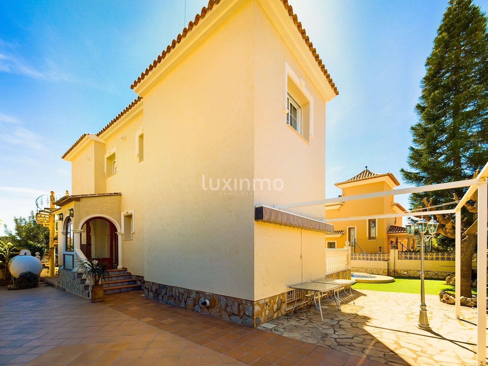 5 bedroom Villa for sale in Calpe / Calp with pool garage - € 625,000 (Ref: 9508191)