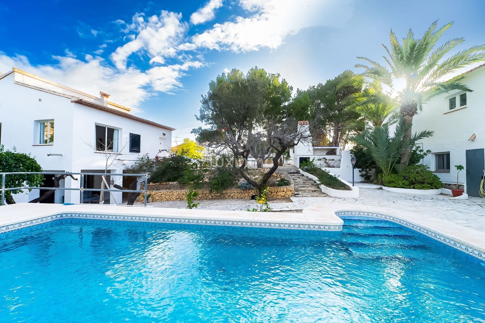 6 bedroom Villa for sale in Altea with pool garage - € 740,000 (Ref: 9511881)