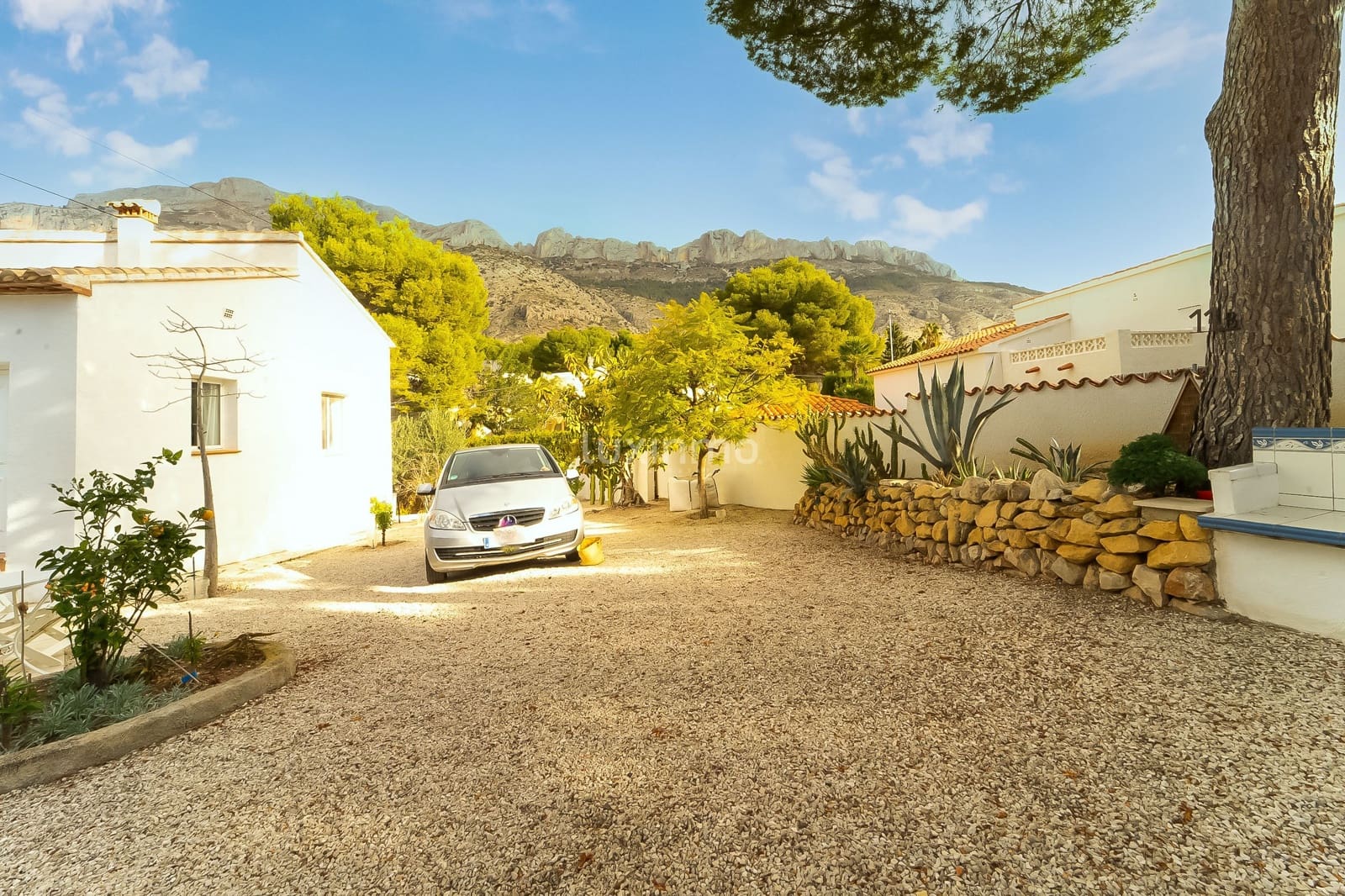 6 bedroom Villa for sale in Altea with pool garage - € 740,000 (Ref: 9511881)