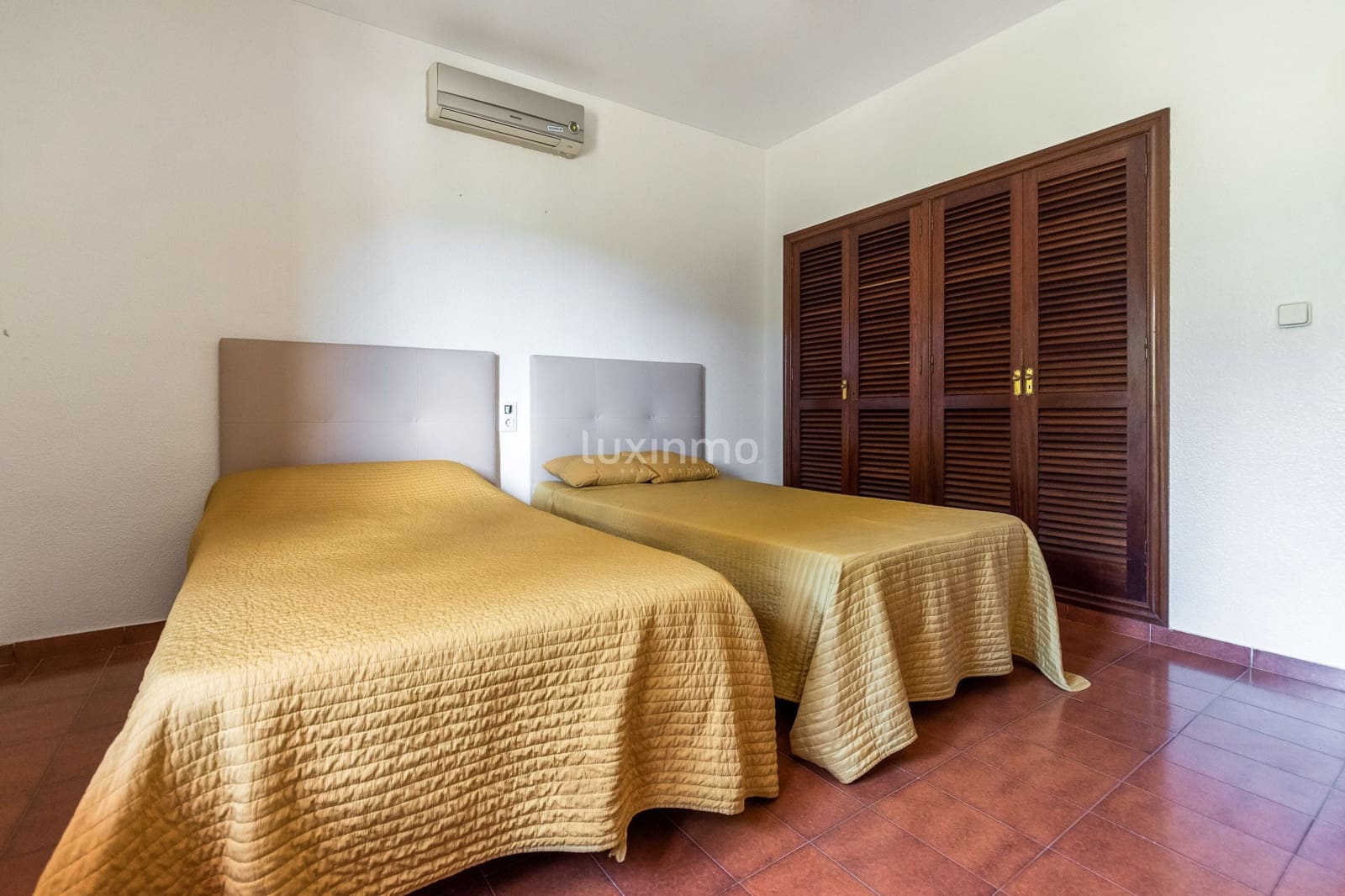 Chalet de 4 habitaciones en La Nucia en venta con piscina garaje - 995.000 € (Ref: 9518341)