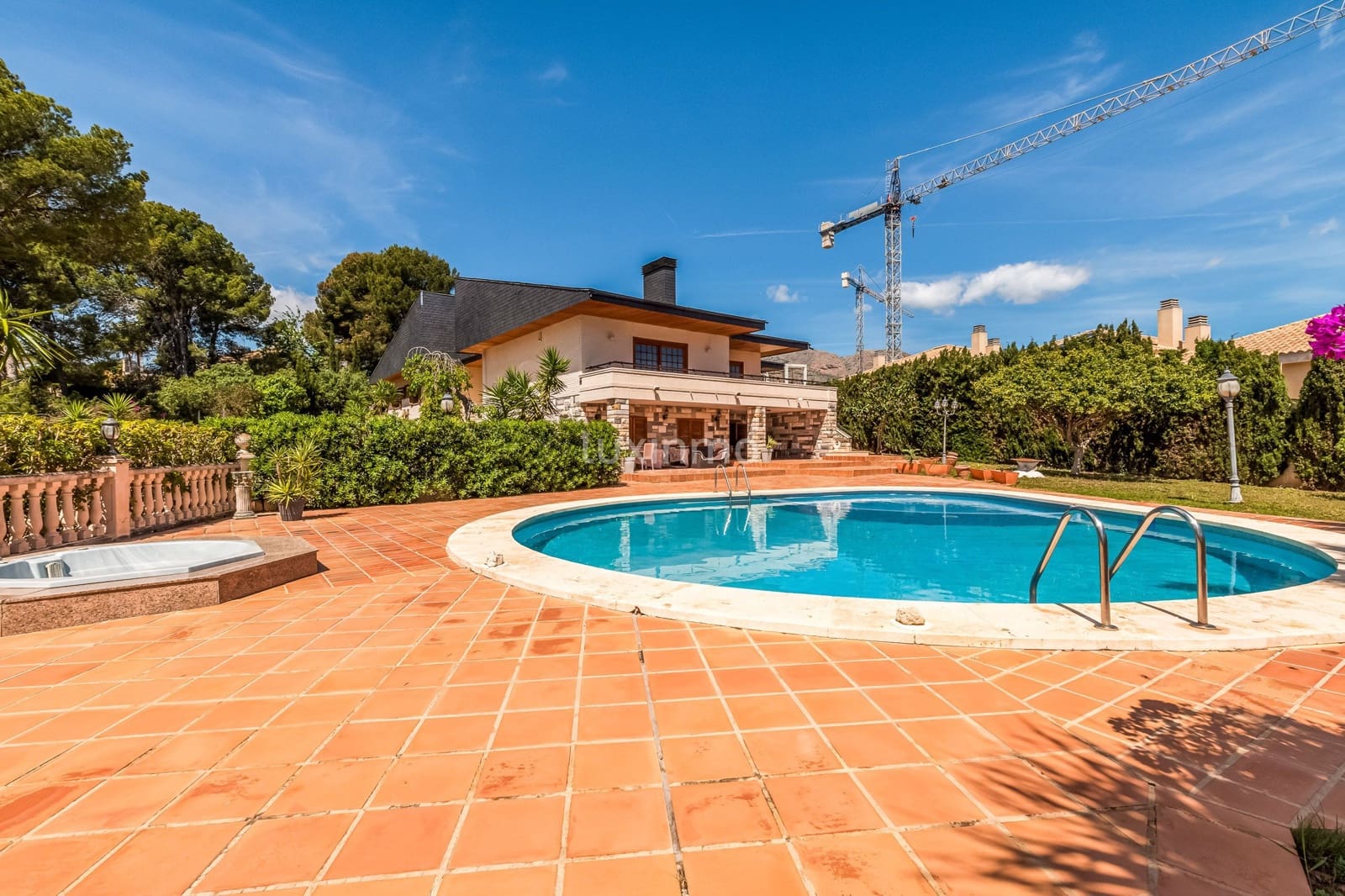 Chalet de 4 habitaciones en La Nucia en venta con piscina garaje - 995.000 € (Ref: 9518341)