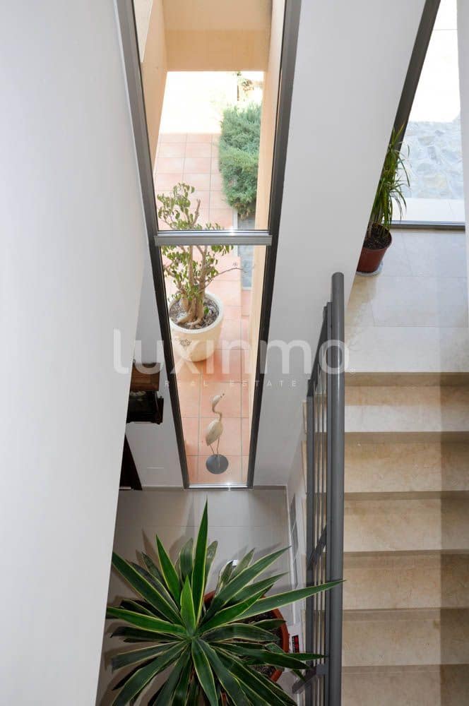 4 bedroom Villa for sale in Altea with pool garage - € 850,000 (Ref: 9520642)