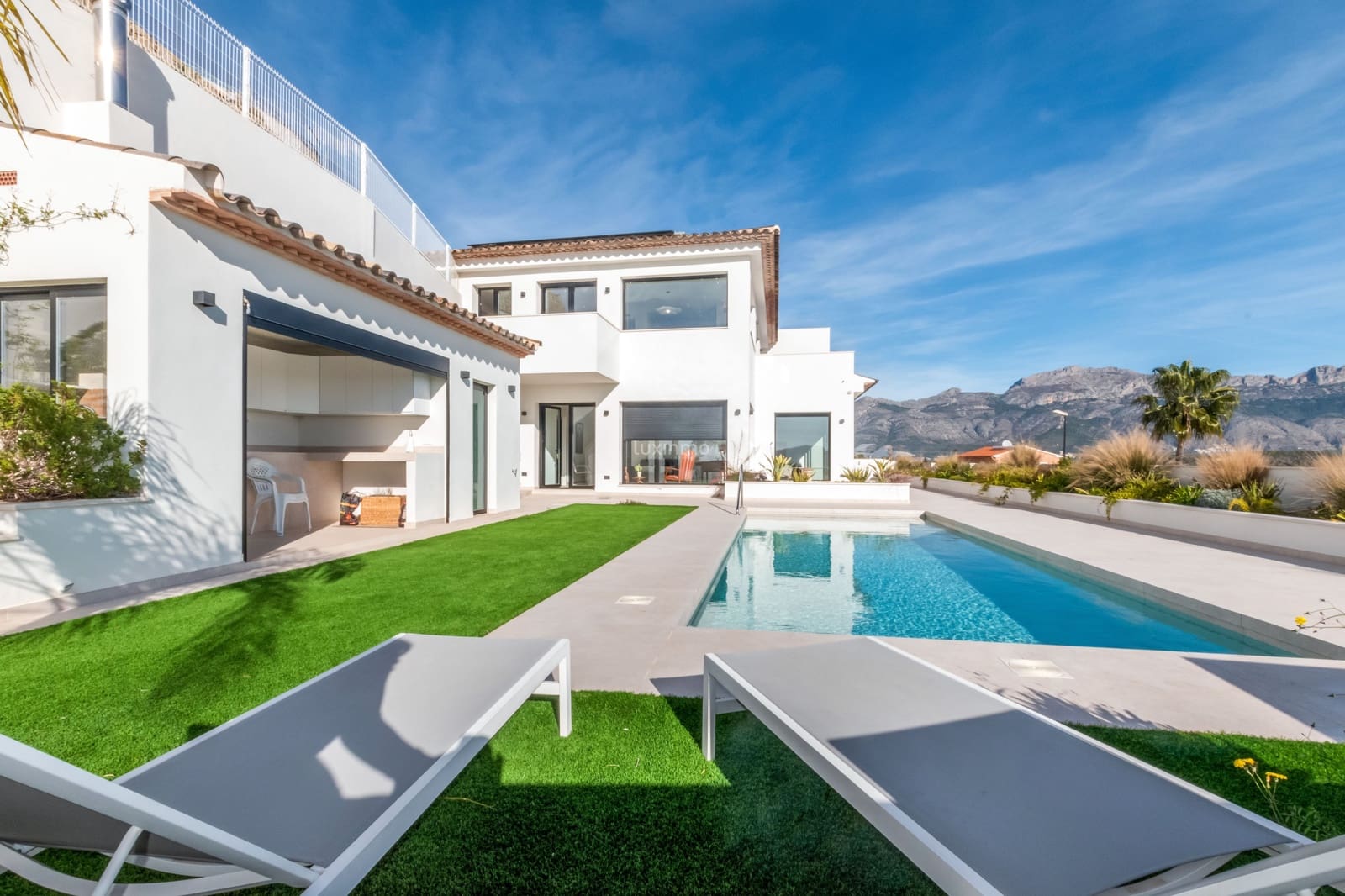 4 bedroom Villa for rent in La Nucia with pool garage - € 5,500 (Ref: 9523479)