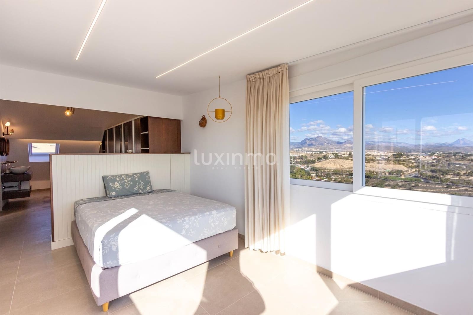 4 sypialnia Willa na sprzedaż w Muchamiel / Mutxamel z basenem garażem - 739 000 € (Ref: 9523822)